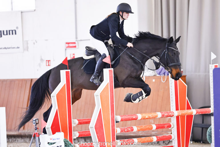 12100cm nyitott vrsz Becsey Dóra FURIOSO 38 TISZA PET3429