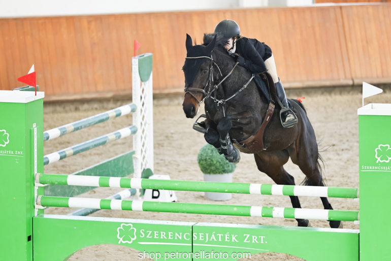 19120cm nyitott vrsz MK minősítő Tóth Dorina KURSZÁN PET4179