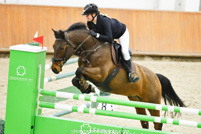 20125cm nyitott vrsz MK minősítő Villás Lili PET9817