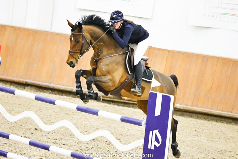 21135cm nyitott vrsz MK minősítő Forgács Nóra INDEPENDENCE TOUCH BBA PET9930