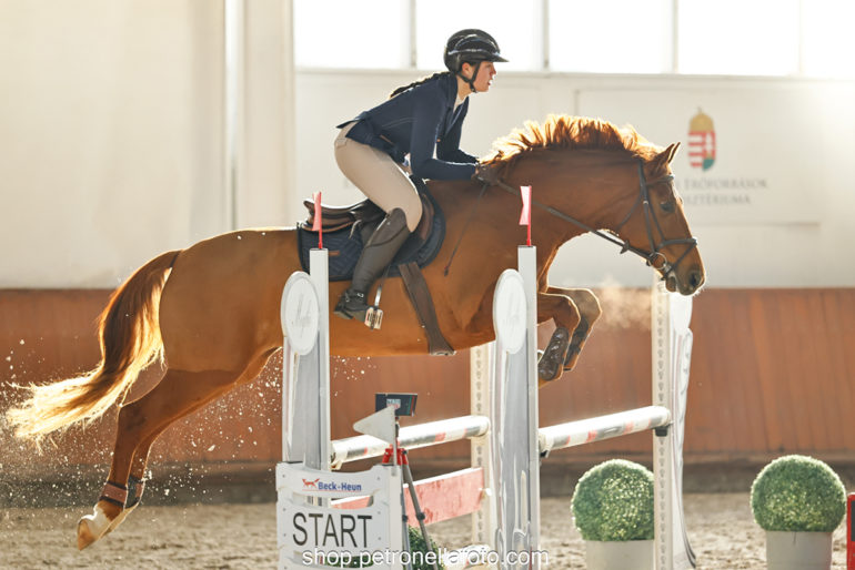 24105cm nyitott vrsz Tóth Laura KIRÁLYFI PET9662