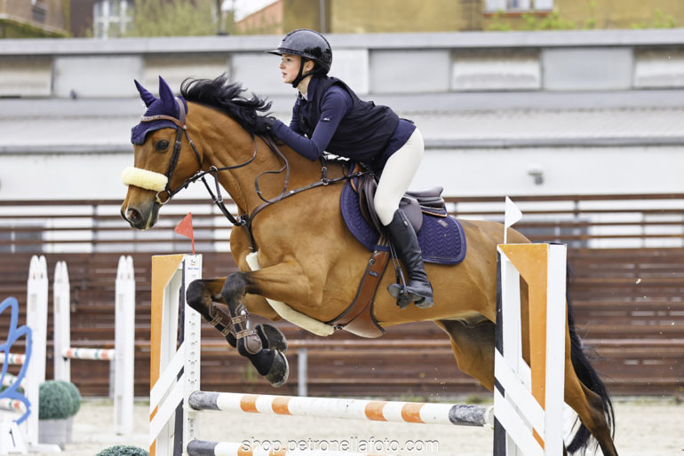 2 100cm nyitott vrsz Virágh Petra CORTANO 5 PET9363