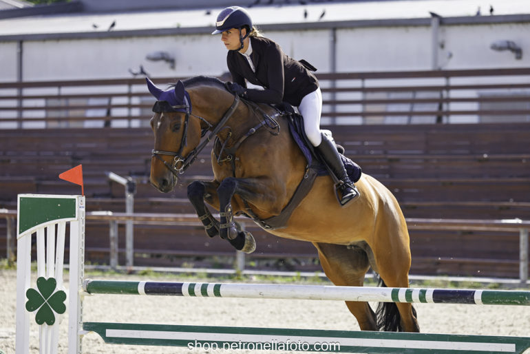 9 120cm nyitott vrsz Burucs Borbála ORINOKO PET9940