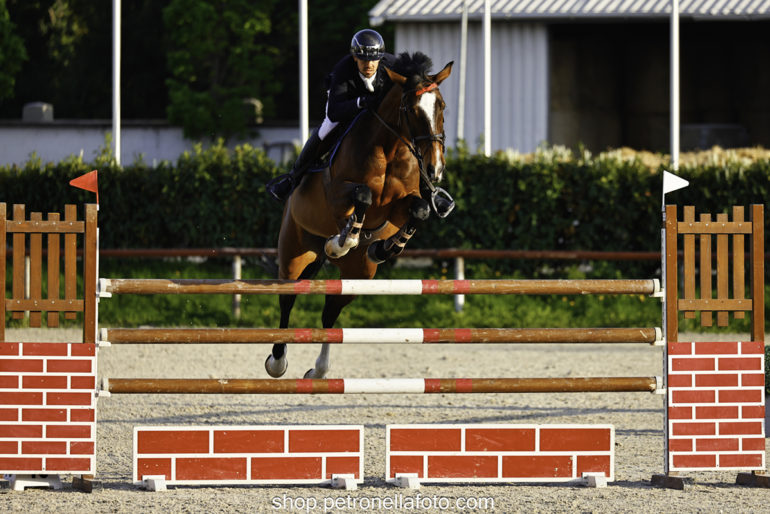 11 130cm nyitott vrsz Tóth Martin József JEGENYE PET0086