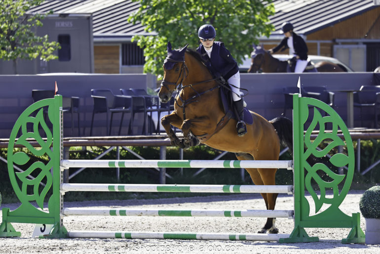 12 100cm nyitott vrsz Bence Lujza HATTRICK II