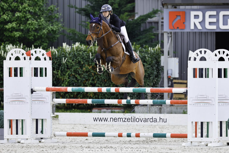 29 125cm nyitott vrsz Récsey Liza DORA PROVA Z PET0913