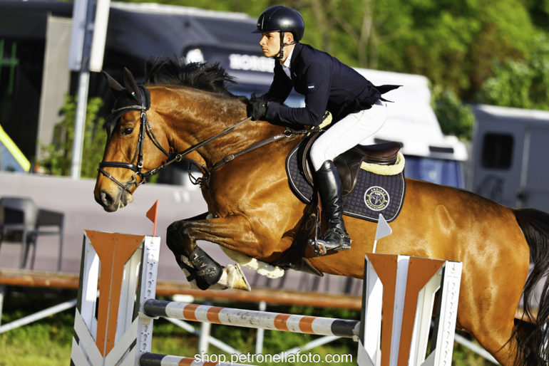 31 140cm nyitott vrsz Andirkó Benjámin PLOT DIAMOND PET1032