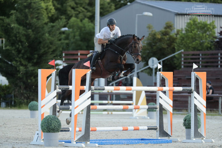 140 cm Lipóti Pékség Mráz Tamás és Cornet Champion N
