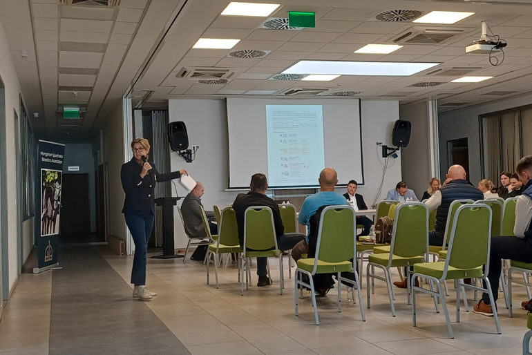 Elnoksegi forum 1