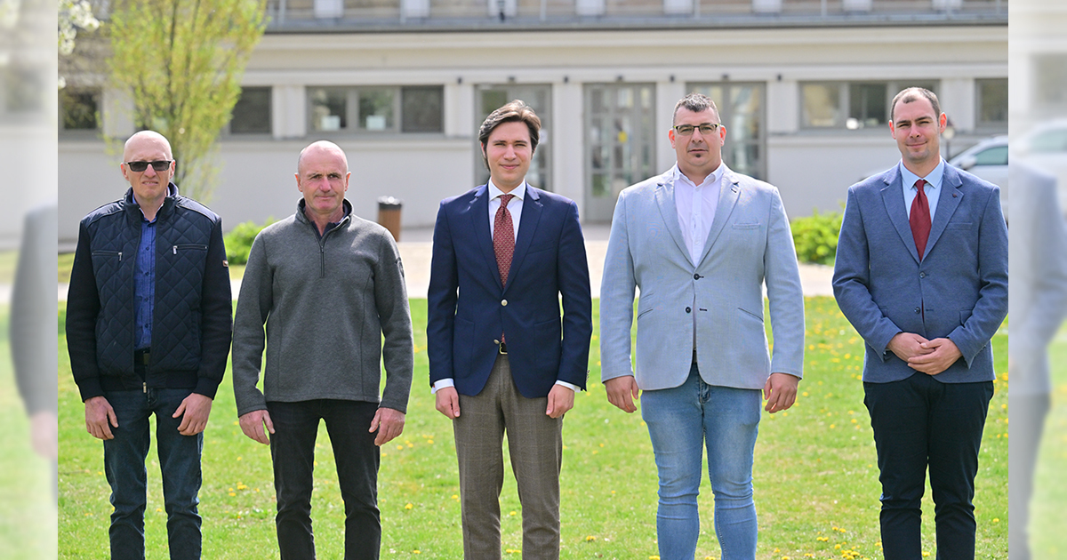 Fogathajto tisztujitas 1200